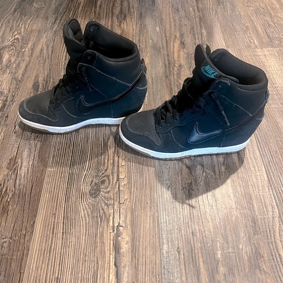 Women’s Nike Dunk Sky High Sneakers Size 5 Black - Picture 4 of 9